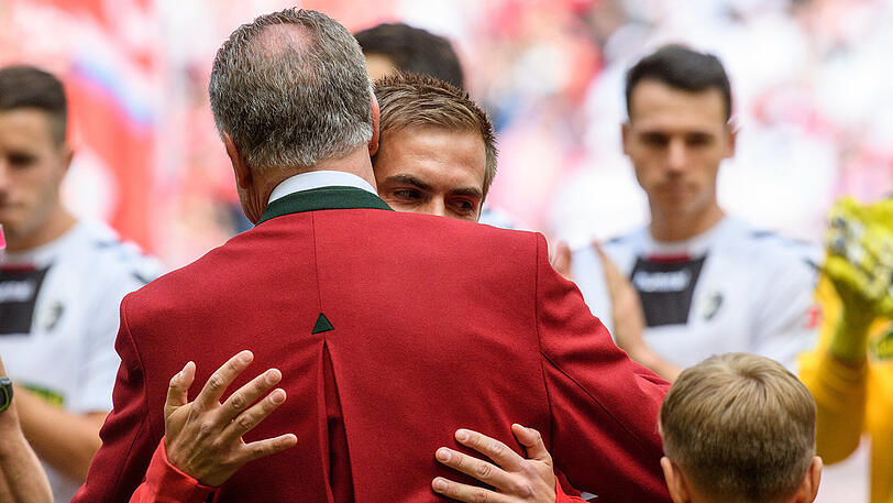 Emotionale Moment: Mit Philipp Lahm verlässt ein großer die Fußballbühne. Die Bilder vom Samstag...