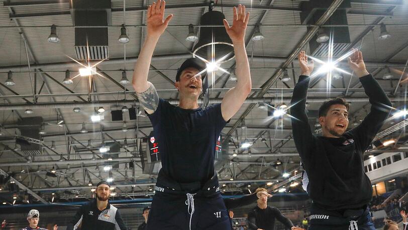Konrad Abeltshauser (l.) hätte gegen das Double mit dem EHC München nichts einzuwenden. Konrad Abeltshauser (l.) hätte gegen das Double mit dem EHC München nichts einzuwenden.