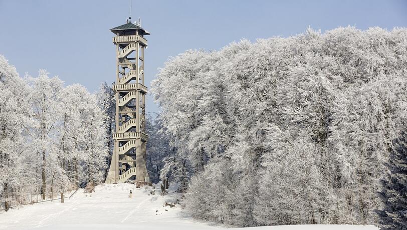 So viel Schnee liegt rund um Ebersberg gerade ja nicht. Aber der Aussichtsturm ist immer toll. So viel Schnee liegt rund um Ebersberg gerade ja nicht. Aber der Aussichtsturm ist immer toll.
