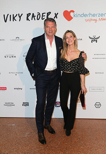 Lodenfrey-Gesch&auml;ftsf&uuml;hrer Markus H&ouml;hn mit Frau Dorothea.