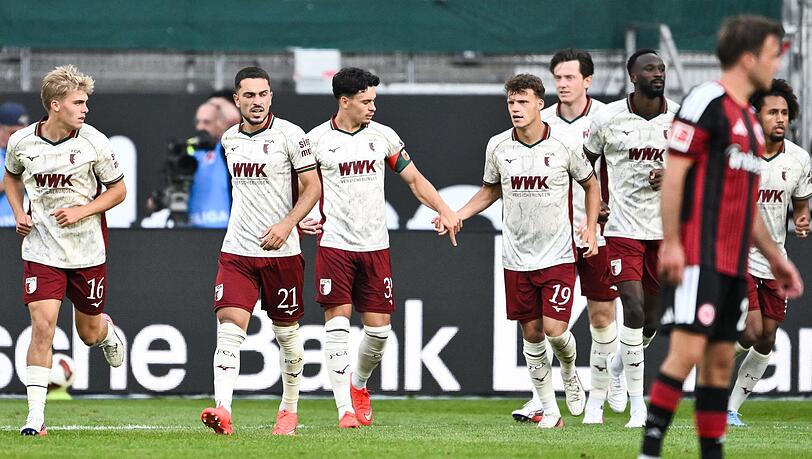 Der FC Augsburg bejubelte in Frankfurt den zweiten Saisonsieg.