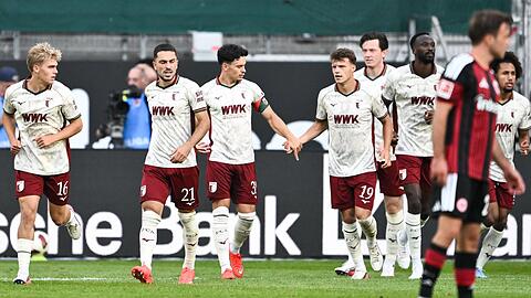 Der FC Augsburg bejubelte in Frankfurt den zweiten Saisonsieg.