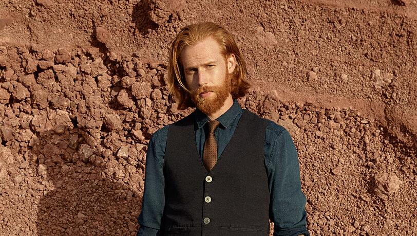 Esprit empfiehlt die Weste zu Hemd und Hose im Denim-Look. Auch eine Krawatte passt dazu. Esprit empfiehlt die Weste zu Hemd und Hose im Denim-Look. Auch eine Krawatte passt dazu.
