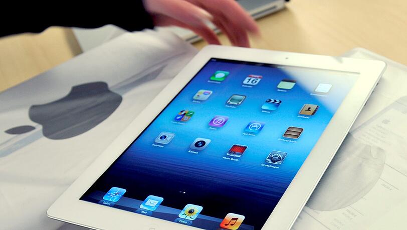 Ein Apple iPad3 liegt am 16.03.2012 in einem Apple-Shop in der Innenstadt von München. wird bald sein kleinerer Bruder vorgestellt? Ein Apple iPad3 liegt am 16.03.2012 in einem Apple-Shop in der Innenstadt von München. wird bald sein kleinerer Bruder vorgestellt?