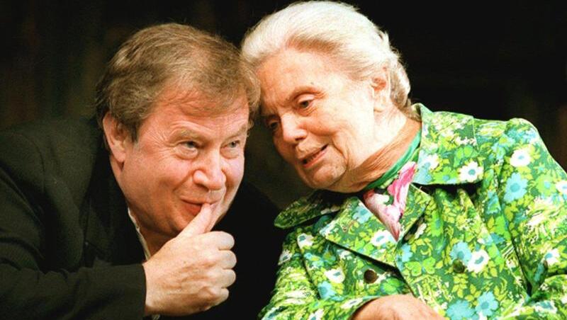 Uwe-Detlev Jessen als Pastor Brand und Heidi Kabel als seine Haushälterin Meta 1995 in der Komödie "Brand-Stiftung" am Hamburger Ohnsorg-Theater. Uwe-Detlev Jessen als Pastor Brand und Heidi Kabel als seine Haushälterin Meta 1995 in der Komödie "Brand-Stiftung" am Hamburger Ohnsorg-Theater.