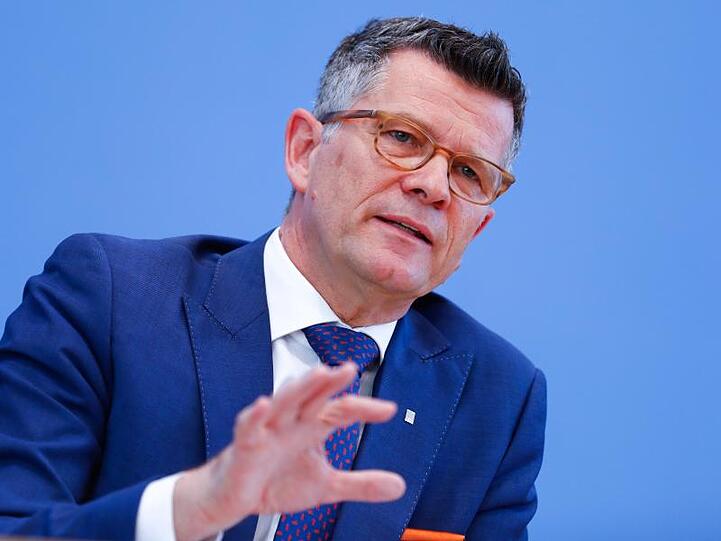 Wirft dem Fußball beim Neustart-Konzept Scheinheiligkeit vor: Peter Dabrock.