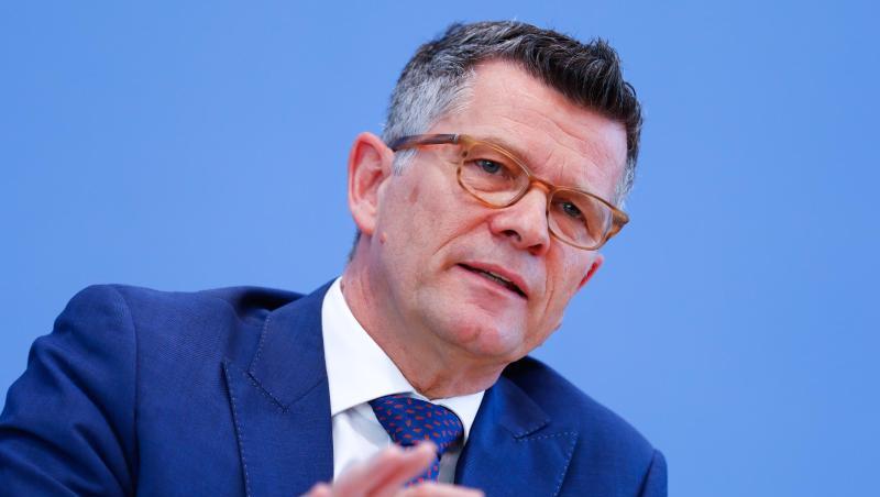 Wirft dem Fußball beim Neustart-Konzept Scheinheiligkeit vor: Peter Dabrock. Wirft dem Fußball beim Neustart-Konzept Scheinheiligkeit vor: Peter Dabrock.