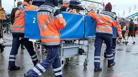 Die Stadtratsfraktion Grüne, Rosa Liste, Volt kritisiert, dass das Sanitätszelt auf der Wiesn derzeit nicht für ein schnelles Drogenscreening ausgerüstet ist. Ein unmittelbarer Nachweis von K.o.-Tropfen ist damit nicht möglich.