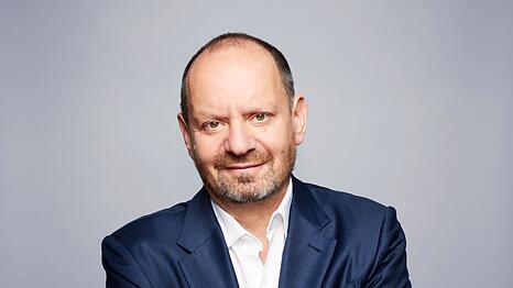 Sands arbeitet am Internationalen Gerichtshof in Den Haag und wirkte an bedeutenden Verfahren des internationalen Rechts mit.