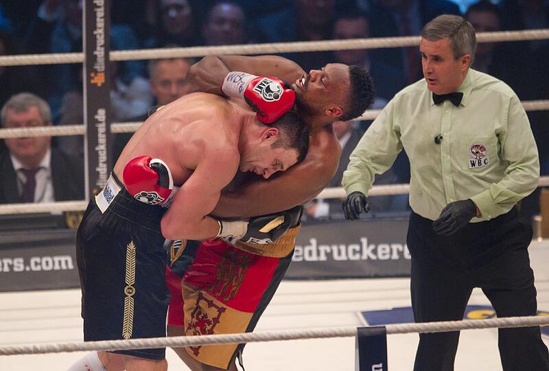 12,88 Millionen TV-Zuschauer verfolgten den Klitschko-Sieg im TV - und zahlreiche Promis waren live in der Halle mit dabei.