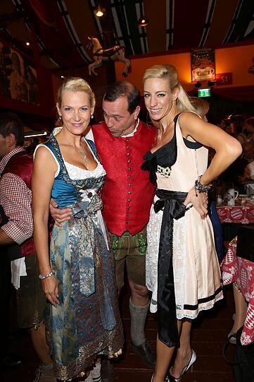 Alles fest im Blick: Schauspieler Michael Guillaume mit Anja Bill und Anja Nina Württemberger