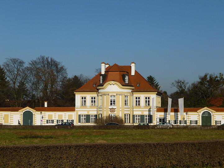 Genauso schön: die Gebäude am Schlossrondell.