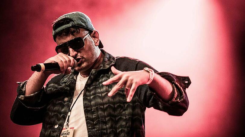 Rapper Haftbefehl wird am Freitag wieder auf der Bühne stehen.
