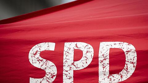 Rund 438.000 SPD-Mitglieder sollen per Brief oder online über die Kandidaten abstimmen.