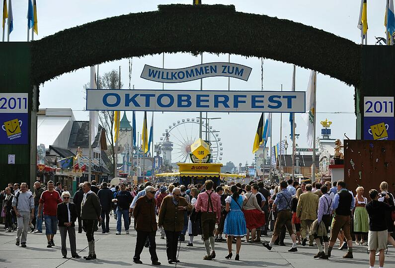 Die Massen stürmen auf die Wiesn. Aber wie viele Oktoberfestbesucher sind es denn genau?