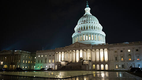 Bis tief in die Nacht wurde debattiert, am Ende scheiterte die Abschaffung von "Obamacare" wieder.