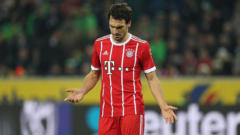 Mats Hummels: Note 4. Machte bei Anderlecht nur die Schlussminuten mit, in Gladbach wollte der Abwehrchef beweisen, dass er in den wichtigen Spielen präsent ist. Nach dem Rückstand sehr offensiv, doch seine Kopfbälle hatten zu wenig Wucht und Präzision. Glück, dass sein Halten gegen Raffael nicht geahndet wurde.