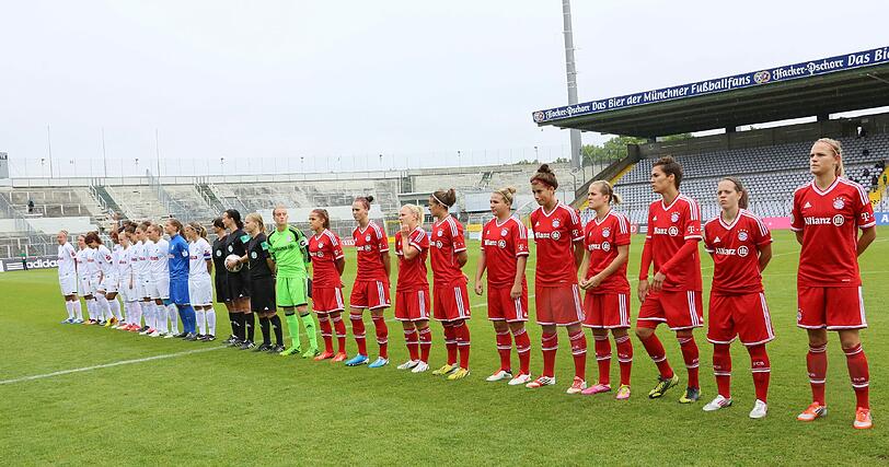 Die Frauen-Bundesligamannschaft des FC Bayern spielte gegen den SC Freiburg.