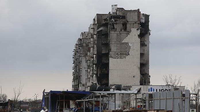 Ein beschädigtes Gebäude in Mariupol.