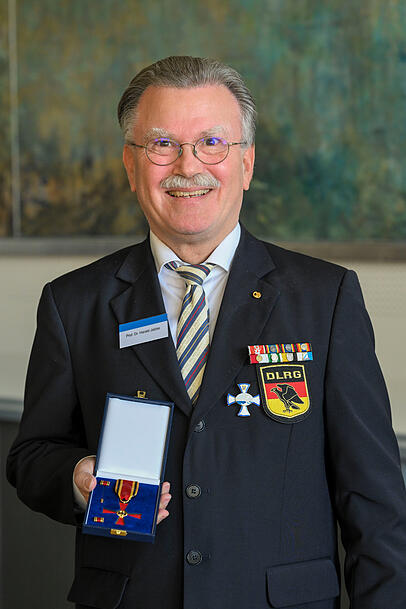 Harald Jatzke mit dem Bundesverdienstorden. Harald Jatzke mit dem Bundesverdienstorden.