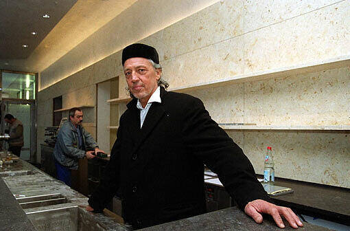 Charles Schuhmann in seiner Tagesbar.