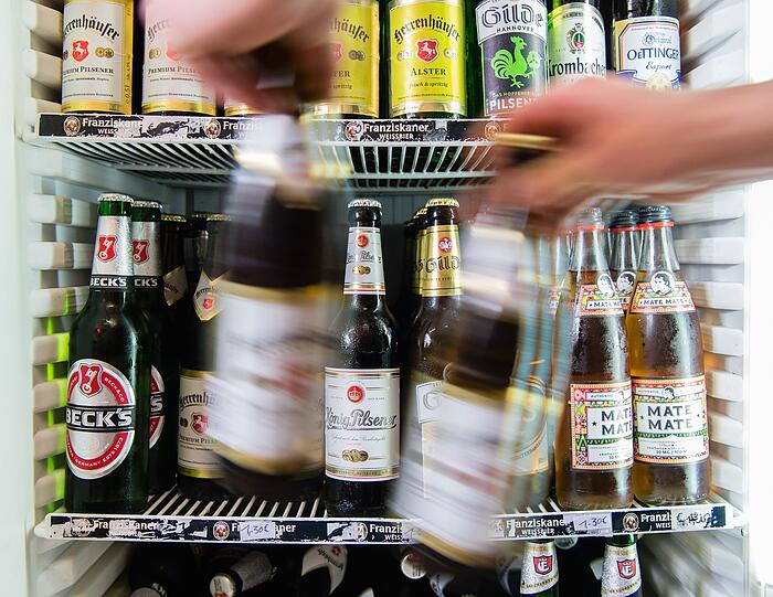 Bei einem Streit um mehrere Biere ist ein Mann in einem Wirtshaus in der Innenstadt ausgeflippt. (Symbolbild)