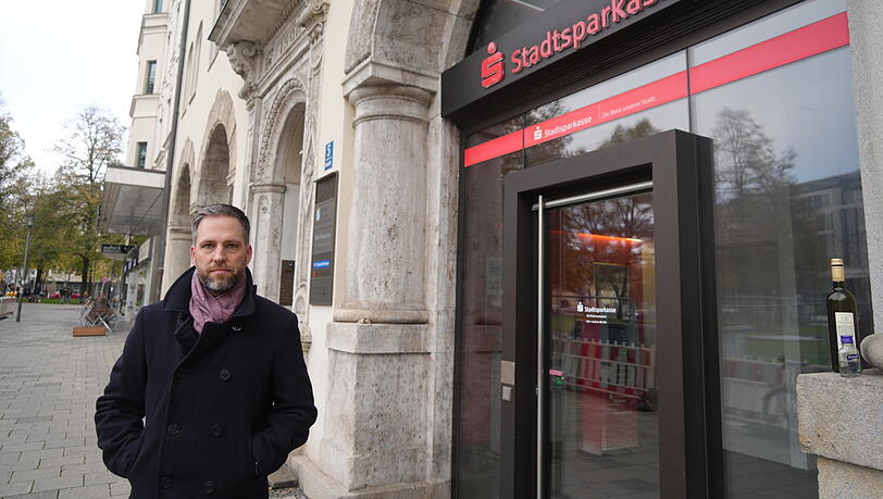 Bernhard Wittek, der für die CSU im BA sitzt, möchte verhindern, dass die Sparkassen-Filiale am Isartor geschlossen wird.