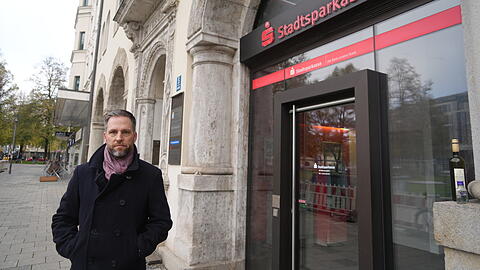 Bernhard Wittek, der für die CSU im BA sitzt, möchte verhindern, dass die Sparkassen-Filiale am Isartor geschlossen wird.
