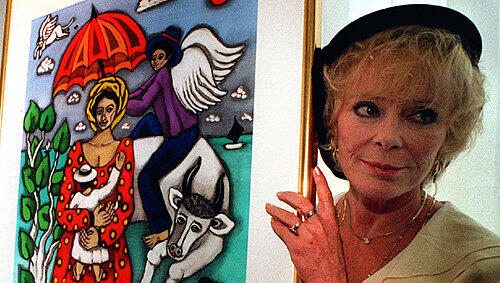 Frankens Hollywood-Star Elke Sommer mit einem ihrer Bilder. Ob sie auch dieses Werk nackt gemalt hat, hat sie leider nicht verraten. Frankens Hollywood-Star Elke Sommer mit einem ihrer Bilder. Ob sie auch dieses Werk nackt gemalt hat, hat sie leider nicht verraten.