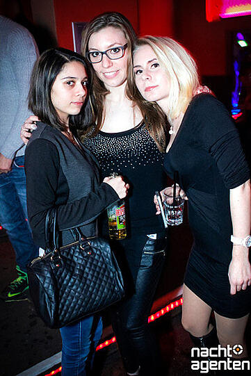 Die besten Party-Bilder vom Samstag. Hier von der Nachtgalerie.
