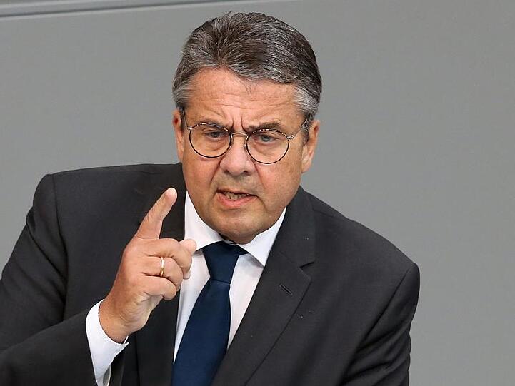 Sigmar Gabriel (SPD) teilt in seinem Buch gegen die Führungsspitze seiner Partei aus.