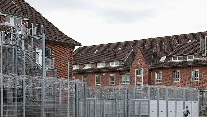 Die Abschiebehaft soll verhindern, dass Ausreisepflichtige vor einer geplanten Rückführung untertauchen. (Archivbild) Die Abschiebehaft soll verhindern, dass Ausreisepflichtige vor einer geplanten Rückführung untertauchen. (Archivbild)