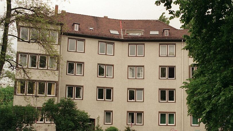 Raus aus der Mietshaus: Viele Menschen in Deutschland träumen von einer eigenen Immobilie und würden gerne in eine eigene Wohnung oder gar ein eigenes Haus ziehen. Raus aus der Mietshaus: Viele Menschen in Deutschland träumen von einer eigenen Immobilie und würden gerne in eine eigene Wohnung oder gar ein eigenes Haus ziehen.