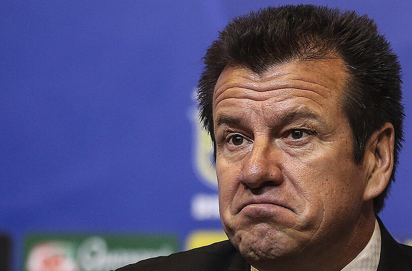 Schlechte Nachrichten für Carlos Dunga: Bereits zum zweiten Mal muss der Brasilianer den Trainerstuhl der Selecao räumen.