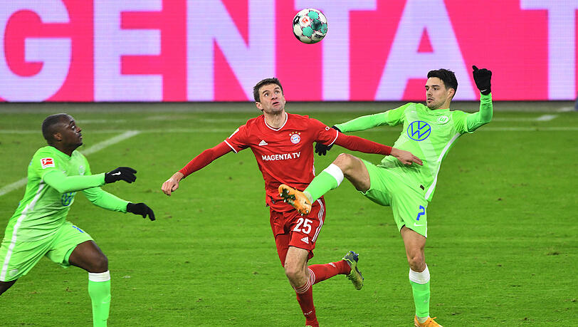 Auf ihm ruhen die Offensiv-Hoffnungen beim FC Bayern gegen den VfL Wolfsburg: Thomas Müller (m.).