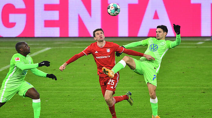 Auf ihm ruhen die Offensiv-Hoffnungen beim FC Bayern gegen den VfL Wolfsburg: Thomas Müller (m.).