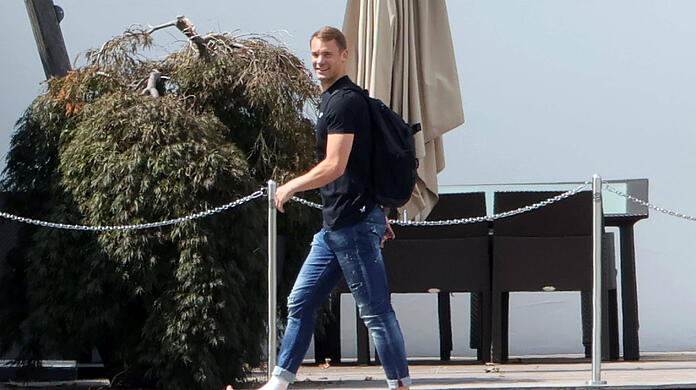 Bayern-Kapitän Manuel Neuer am Donnerstag mit einer Bandage am rechten Fuß.