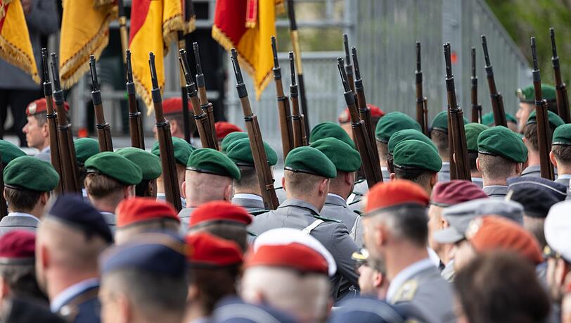 Kann die Vergrößerung der Bundeswehr auf bis zu 240.000 Soldaten auf Basis der Freiwilligkeit erreicht werden? (Archivbild)