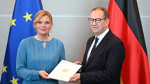 Der Wehrbeauftragte &uuml;bergibt den Jahresbericht 2025.