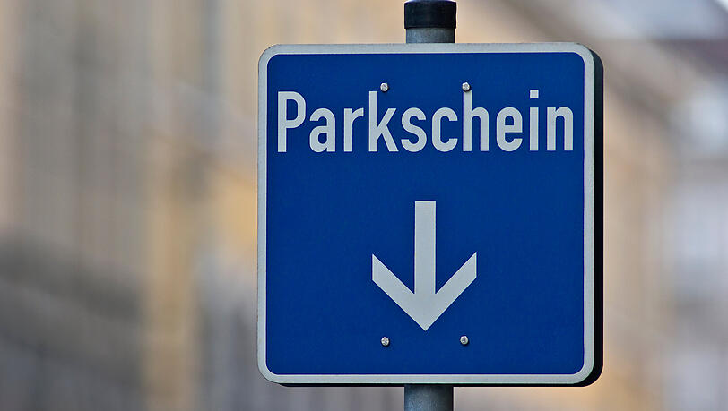 Mit der Erweiterung des Parklizenzgebietes "Rotkreuzplatz Süd" wird das Parken für Besucher in diesem Bereich künftig gebührenpflichtig. (Symbolbild). Mit der Erweiterung des Parklizenzgebietes "Rotkreuzplatz Süd" wird das Parken für Besucher in diesem Bereich künftig gebührenpflichtig. (Symbolbild).