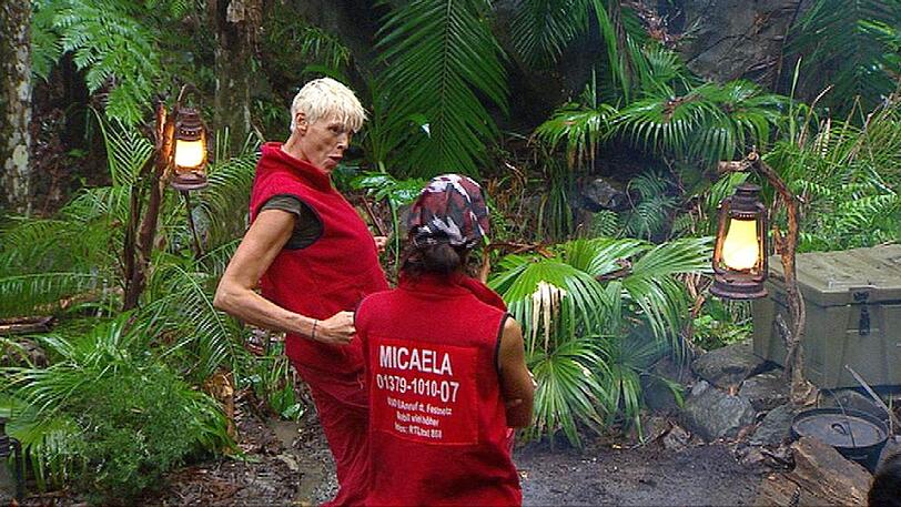 Tag 15 im Dschungelcamp: Kim kriegt's "voll auf die Fresse" und Micaela zeigt ihre Nippel-Abdeckungen