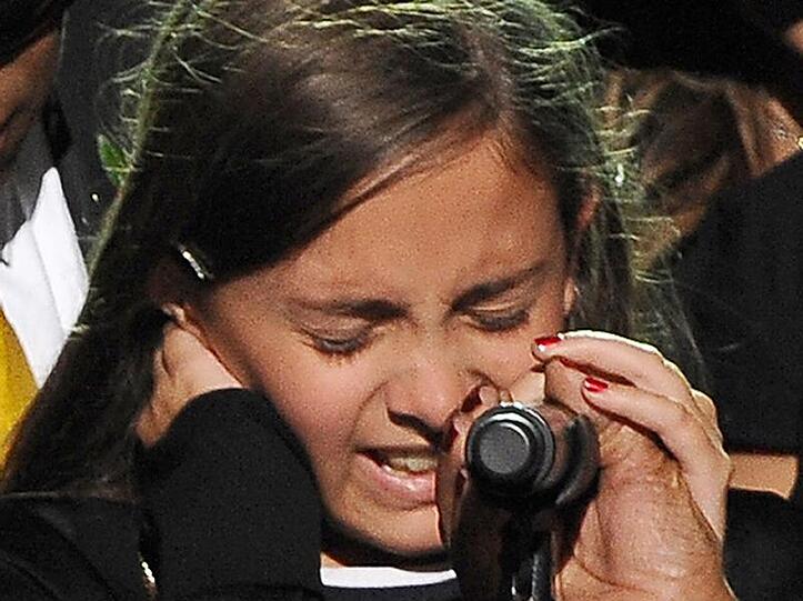 Die kleine Paris bei der Gedenkfeier für ihren verstorbenen Vater Michael Jackson im Jahr 2009.