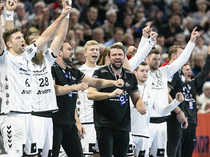 Der THW Kiel hat das Topspiel gegen Hannover-Burgdorf klar mit 32:23 gewonnen.