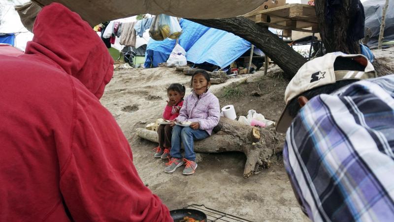 Oxfam fordert von der Bundesregierung, mehr in öffentliche Kinderbetreuung und soziale Absicherung in armen Ländern zu investieren. Oxfam fordert von der Bundesregierung, mehr in öffentliche Kinderbetreuung und soziale Absicherung in armen Ländern zu investieren.