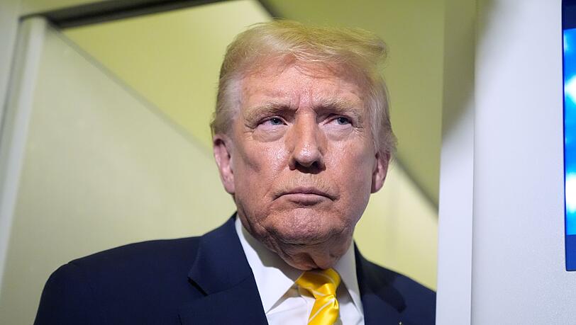 US-Präsident Trump will eine Milliardensumme von der BBC einklagen. US-Präsident Trump will eine Milliardensumme von der BBC einklagen.