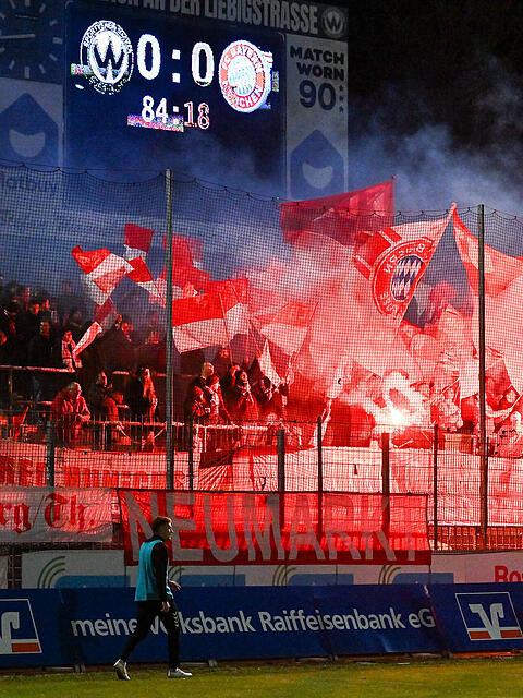 Diese Fan-Aktion d&uuml;rfte den Amateuren des FC Bayern noch teure zu stehen kommen.