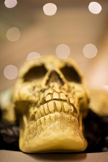 Ein Totenkopf gehört an Halloween natürlich zur Standardausstattung.