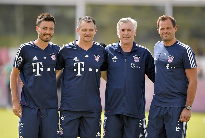 Das Trainergespann: Davide Ancelotti, der neue Co-Trainer Willy Sagnol, Carlo Ancelotti und Torwarttrainer Toni Tapalovic.