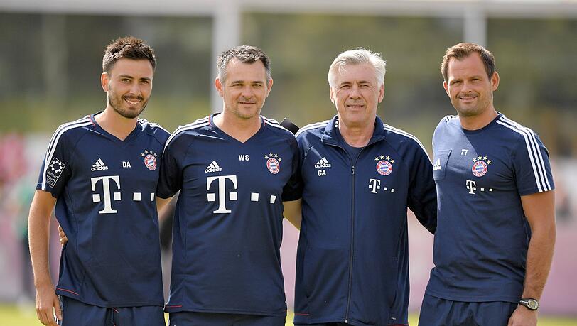 Das Trainergespann: Davide Ancelotti, der neue Co-Trainer Willy Sagnol, Carlo Ancelotti und Torwarttrainer Toni Tapalovic. Das Trainergespann: Davide Ancelotti, der neue Co-Trainer Willy Sagnol, Carlo Ancelotti und Torwarttrainer Toni Tapalovic.