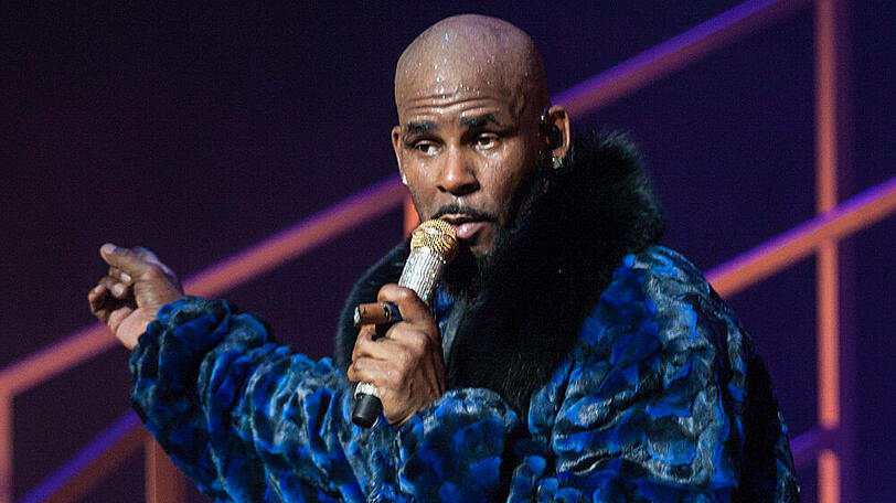 Sänger R. Kelly bestreitet, einen Beamten bestochen zu haben